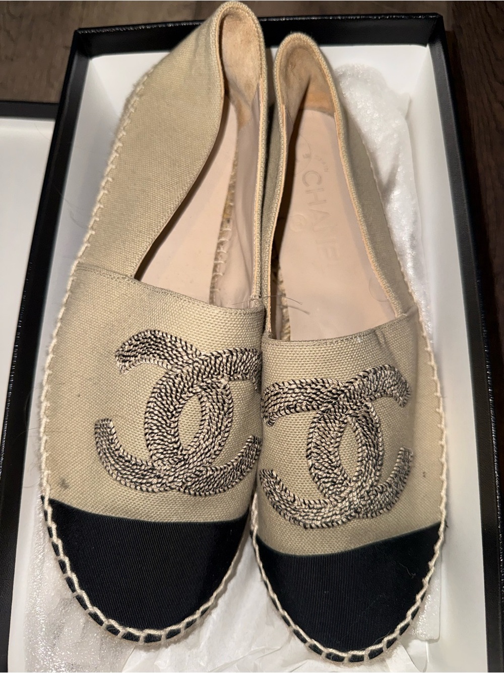 CHANEL Green Canvas Espadrilles with Black Toe Cap and Embroidered CC